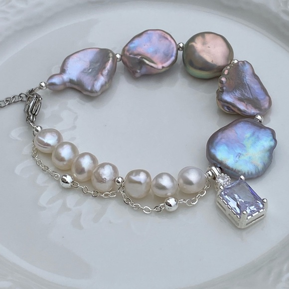B59-Handmade High Quality Petal Pearl And White Bracelet - Picture 6 of 10